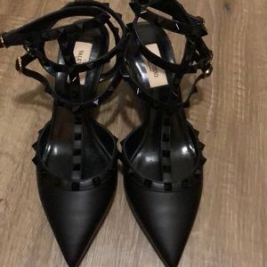 Valentino Rockstud Kitten heel Blk Auth **SOLD**